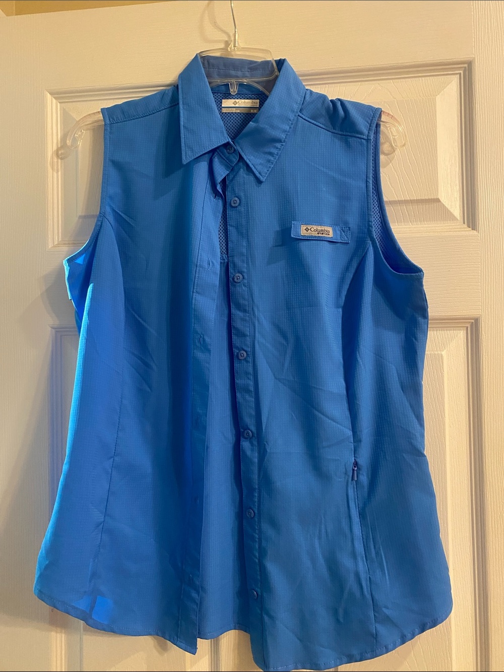 Columbia Women’s Blue Sleeveless Button-Down Outdoor Shirt